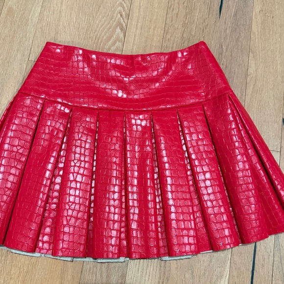 Women’s Alice + Olivia Red Emilie Vegan Leather Pleated Mini - Picture 1 of 1